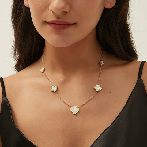 CLOVER NECKLACE | WHITE PEARL